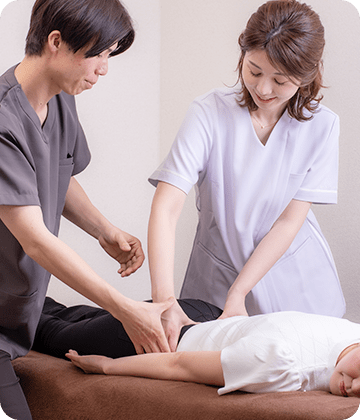 小顔矯正施術の様子